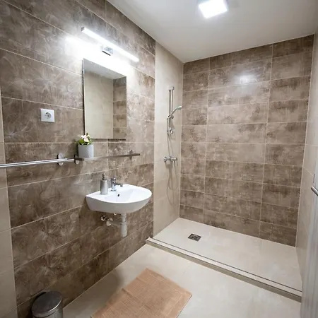 Apartment Totuender Vendeghaz *