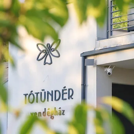 アパート Totuender Vendeghaz